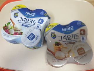 매일바이오 그릭요거트 오리지널 플레인 4개, 로스터리 커피믹스 4개 — 5점을 준 리뷰어가 2021년 12월 올린 사용 사진