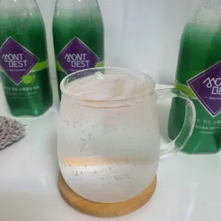몽베스트 Montbest with Sparkling water Lime20병 — 5점을 준 리뷰어가 2022년 10월 올린 사용 사진