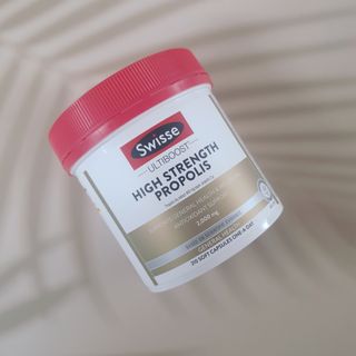Swisse 스위스 고함량 프로폴리스 2,000mg 210정 — 5점을 준 리뷰어가 2021년 11월 올린 사용 사진