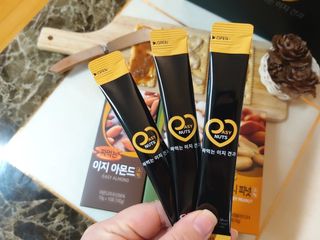 짜먹는 이지견과 짜먹는 이지아몬드, 짜먹는 이지허니피넛, 짜먹는 이지캐슈넛 각 10g X  10포 — 5점을 준 리뷰어가 2021년 3월 올린 사용 사진