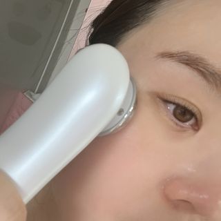 올인원 피부관리 이야 갈바닉 마사지기 — 3점을 준 리뷰어가 2023년 3월 올린 사용 사진