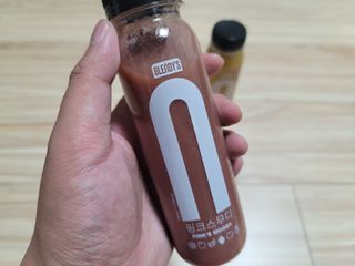 BLENDY'S 핑크 스무디+블론디 스무디 — 5점을 준 리뷰어가 2021년 10월 올린 사용 사진