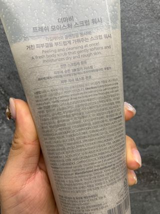 더마비 프레쉬 모이스처 스크럽 바디 워시 — 5점을 준 리뷰어가 2021년 4월 올린 사용 사진