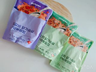 [푸딩팩토리] 요잇조잇 닭갈비 닭가슴살/김치 닭가슴살 곤약볶음밥 2종 (김치볶음밥 2개 닭갈비 볶음밥 1개) — 5점을 준 리뷰어가 2022년 8월 올린 사용 사진