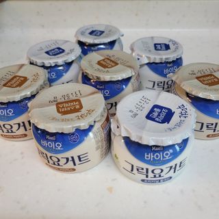 매일바이오 그릭요거트 오리지널 플레인 4개, 로스터리 커피믹스 4개 — 3.5점을 준 리뷰어가 2021년 12월 올린 사용 사진
