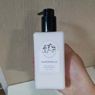 줄라이 모닝 _ JULY MORNING 줄라이모닝 하이드레이팅 퍼퓸드 바디앤핸드 에멀젼 — 5점을 준 리뷰어가 2021년 9월 올린 사용 사진