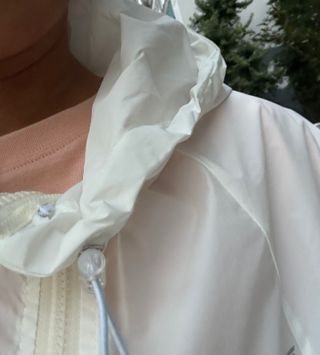 [구매평]다운블로우 여성 스포츠 골프웨어 윈드 자켓 크롭 후드 바람막이 DBC 1807 — 5점을 준 리뷰어가 2025년 9월 올린 사용 사진