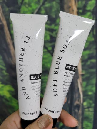 멈칫(MUMCHIT) 넥퍼퓸 NECKPERFUME 2가지 향 — 5점을 준 리뷰어가 2021년 11월 올린 사용 사진