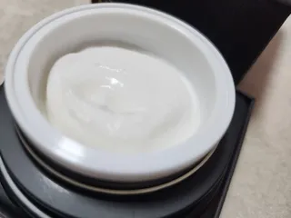 오투에니원 갈락토미세스 비타민 C 프리미엄 블랙스완 크림 50g — 4점을 준 리뷰어가 2023년 1월 올린 사용 사진
