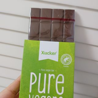 당류2g 자일리톨로 단맛을낸 슈카 퓨어비건 무설탕초콜릿 Xucker vegan 2개입 — 5점을 준 리뷰어가 2021년 4월 올린 사용 사진