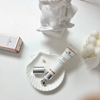 산수시 일루미네이팅 펄 영양 다크서클 스틱 아이 크림 케어 15ml — 5점을 준 리뷰어가 2021년 6월 올린 사용 사진