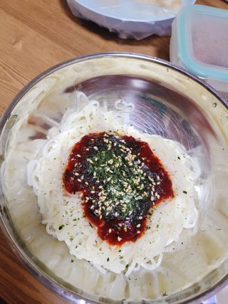[한면원] 비빔국수 2인분 — 5점을 준 리뷰어가 2022년 8월 올린 사용 사진