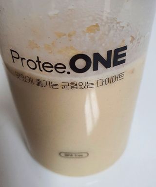 프로티원 단백질쉐이크 곡물맛 2주분 1통+보틀 — 5점을 준 리뷰어가 2021년 3월 올린 사용 사진
