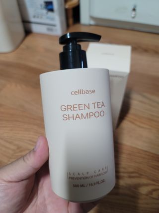 프리마인 더이상 뻣뻣하고 효과없는 탈모샴푸는 NO. 근본부터 케어하는 셀베이스 그린티샴푸(500ml) — 5점을 준 리뷰어가 2023년 5월 올린 사용 사진