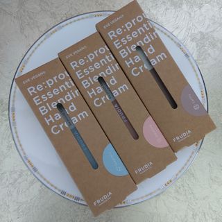 [후르디아] 끈적임 없는 착한성분 비건  핸드크림 3종 — 5점을 준 리뷰어가 2021년 2월 올린 사용 사진