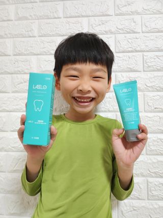 치과에서 쓰는 치약 _ 라벨제로 저불소 꼬마, 키즈, 유아, 베이비, 주니어 안전한 어린이치약 — 5점을 준 리뷰어가 2022년 11월 올린 사용 사진