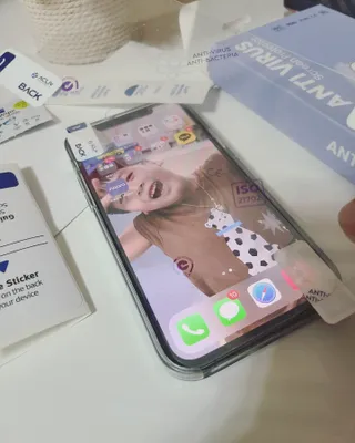 아클리브 Premium 항균 항바이러스 액정 보호필름(iPhone) — 5점을 준 리뷰어가 2022년 1월 올린 사용 사진