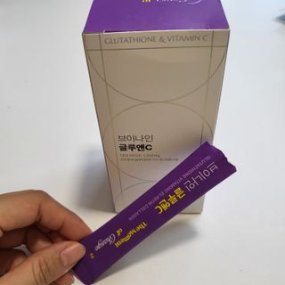 브이나인 글루타치온 비타민C 콜라겐 세라마이드 14포 1BOX — 5점을 준 리뷰어가 2022년 8월 올린 사용 사진