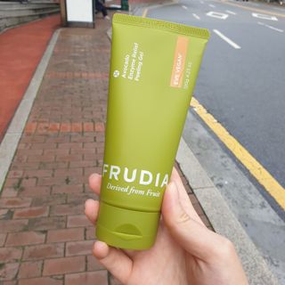 [후르디아] 아보카도 비건 약산성 효소필링젤 — 5점을 준 리뷰어가 2021년 9월 올린 사용 사진