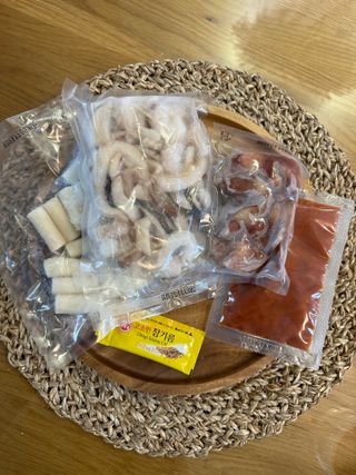 화끈한녀석들 새오똥400g 새우,오징어,똥집 볶음요리 소스,밀떡, 참기름 포함 — 5점을 준 리뷰어가 2022년 12월 올린 사용 사진