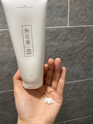 [베러오리진] 무화과 크리미 딥 폼 클렌저/피부 노폐물 & 미세먼지 99 세정 인증 민감성 피부 무자극 인증 — 5점을 준 리뷰어가 2021년 12월 올린 사용 사진