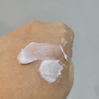 오투에니원 갈락토미세스 비타민 C 프리미엄 블랙스완 크림 50g — 5점을 준 리뷰어가 2022년 12월 올린 사용 사진