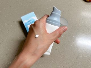 [스킨1004] 마다가스카르 센텔라 히알루-시카 워터핏 선세럼 50ml — 5점을 준 리뷰어가 2024년 5월 올린 사용 사진