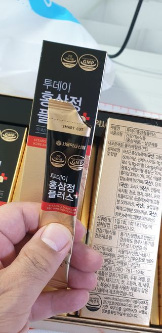 서울약사신협_투데이홍삼정플러스스틱_10g x 60포 — 5점을 준 리뷰어가 2021년 7월 올린 사용 사진
