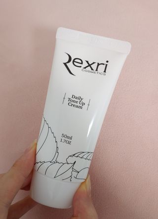 렉스리 데일리 톤업 크림 Rexri Daily Tone Up Cream — 5점을 준 리뷰어가 2022년 11월 올린 사용 사진