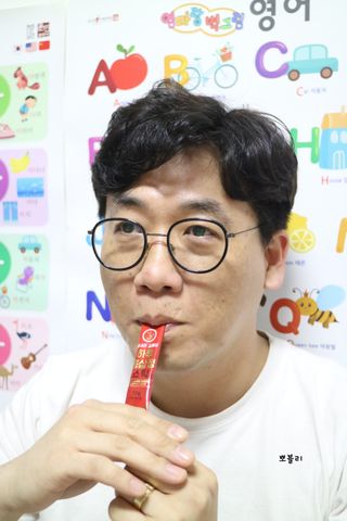 힘내라김홍삼 하루홍삼정스틱 10g x 10포 — 4점을 준 리뷰어가 2021년 4월 올린 사용 사진