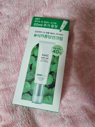 [AHC] 세이프온 에센스 선크림 올리브영 스페셜 증정 기획세트 — 3점을 준 리뷰어가 2022년 6월 올린 사용 사진