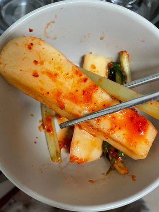 셰프애찬 알타리김치 총각김치 1kg — 3.5점을 준 리뷰어가 2022년 10월 올린 사용 사진