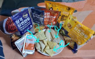 (주)성경순만두 곤약만두.콘치즈만두,삼각당면만두,당면 야끼만두,대구전통 납작만두,떡뽁이 매콤소스,달콤소스 — 5점을 준 리뷰어가 2023년 4월 올린 사용 사진