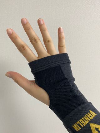 반테린서포터 손목 — 5점을 준 리뷰어가 2021년 3월 올린 사용 사진