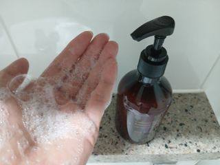 하이브리온 [쿠팡 구매평] 닥터초이스 시카엑소좀 판테놀 아미노산 탈모기능성 두피케어 모근강화 샴푸, 300ml, 1개 — 5점을 준 리뷰어가 2025년 3월 올린 사용 사진
