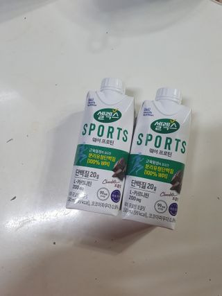 셀렉스스포츠 셀렉스 스포츠 웨이 프로틴 초콜릿 _ 330ml x 12팩 — 5점을 준 리뷰어가 2021년 3월 올린 사용 사진