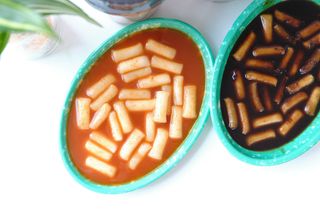 유비쿡 컵떡볶이 매운컵떡볶이2개/ 짜장컵떡볶이 2개  총 4개세트 — 5점을 준 리뷰어가 2021년 4월 올린 사용 사진
