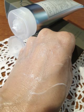올리브 오일 스킨케어 컴퍼니 [OOSC] 보송보송한 내추럴리 너리시드 핸드크림 125ml — 5점을 준 리뷰어가 2021년 4월 올린 사용 사진