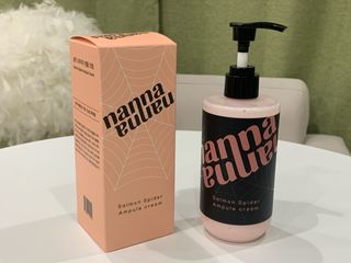 난나 살몬 스파이더 검버섯 미백 톤업 화이트닝 연어 앰플 크림 300ml 대용량 — 5점을 준 리뷰어가 2022년 11월 올린 사용 사진