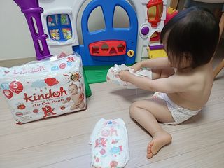 킨도 프리미엄 에어드라이v2 팬티형 기저귀 — 5점을 준 리뷰어가 2021년 6월 올린 사용 사진