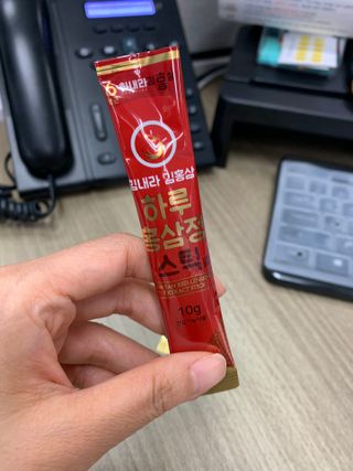 힘내라김홍삼 하루홍삼정스틱 10g x 10포 — 4.5점을 준 리뷰어가 2021년 5월 올린 사용 사진