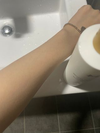 [엠메이데이] 샤워인샤워 화이트 바디 톤업크림 300g — 5점을 준 리뷰어가 2021년 12월 올린 사용 사진