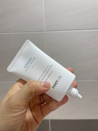 파시랩 그린 플러스 선크림 — 4점을 준 리뷰어가 2021년 6월 올린 사용 사진