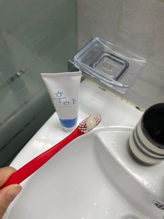 [심폐소생소] 무불소 임산부 천연 치약 — 5점을 준 리뷰어가 2021년 11월 올린 사용 사진