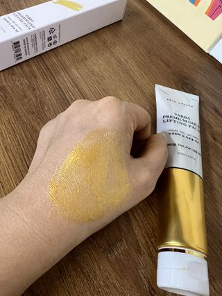 스킨클로저 바르바 프리미엄 골드리프팅팩 바르바 골드리프팅팩 — 5점을 준 리뷰어가 2023년 1월 올린 사용 사진