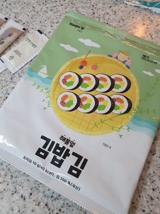 해풀잎 누구나 김밥*1ea [(혼합야채 35g *1ea,  김밥김 (5g, 5ea),  양념간장 (6g, 5ea), 참기름(5g, 2ea)] — 4.5점을 준 리뷰어가 2022년 7월 올린 사용 사진