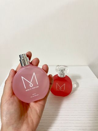 자연스러운 샴푸향이 나는 메블릭퍼퓸 케라 50ml +상큼달달한 라즈베리향이 나는 메블릭퍼퓸 라즈베리 50ml — 5점을 준 리뷰어가 2022년 9월 올린 사용 사진