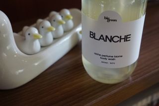 빅그린 니치 퍼퓸 바이옴바디워시 500ml(상탈, 블랙베리&베이, 블랑쉐 3종 중 택1) — 5점을 준 리뷰어가 2022년 7월 올린 사용 사진