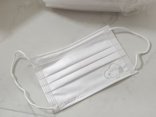 JHWORLD 스누피 마스크 정품 스누피 KF-AD 국내 비말차단 아동용 성인용 일회용 덴탈마스크 50매 — 5점을 준 리뷰어가 2021년 6월 올린 사용 사진