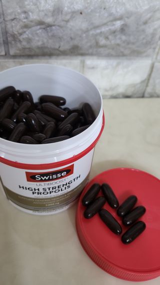 Swisse 스위스 고함량 프로폴리스 2,000mg 210정 — 5점을 준 리뷰어가 2021년 11월 올린 사용 사진